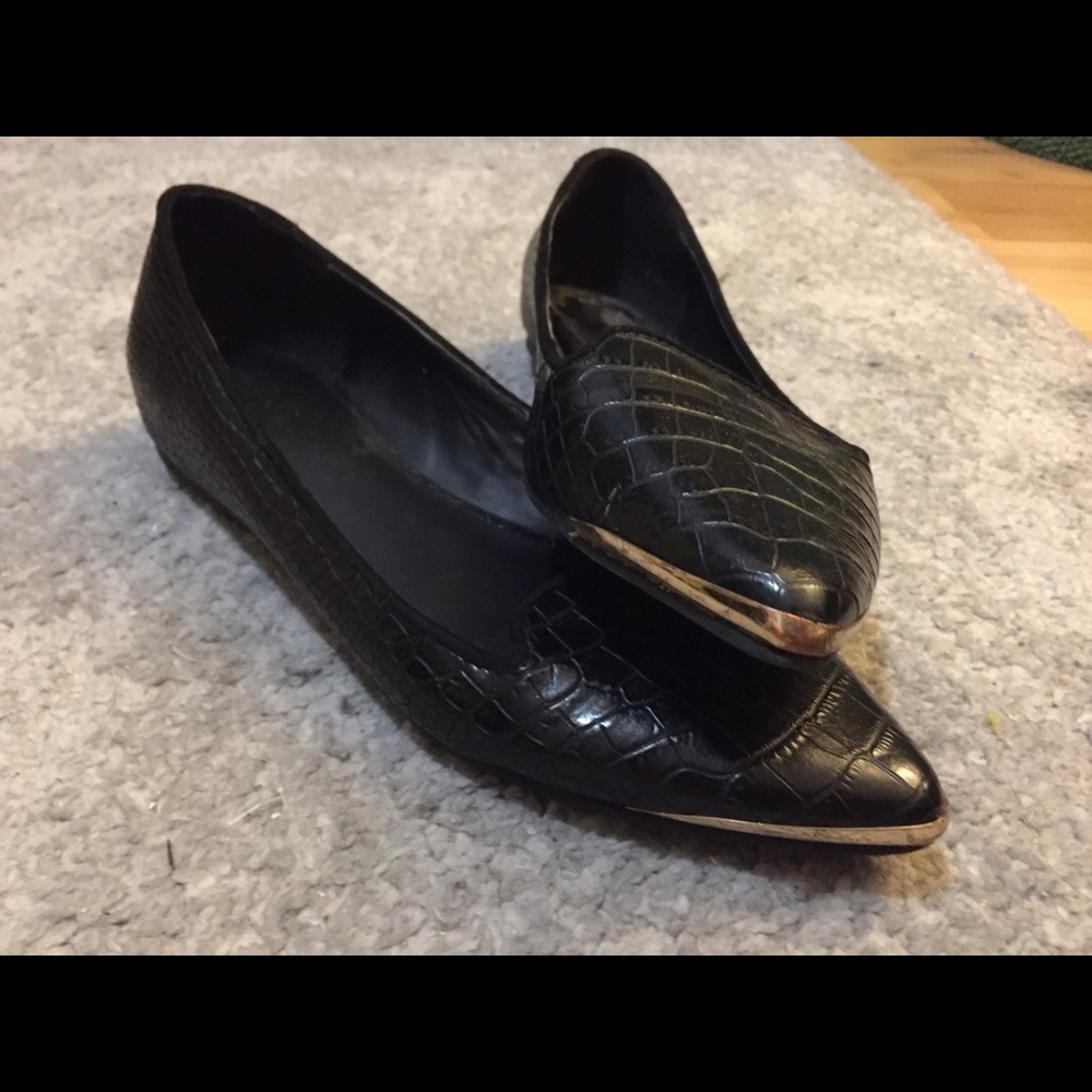 Aldo leather crocodile flats